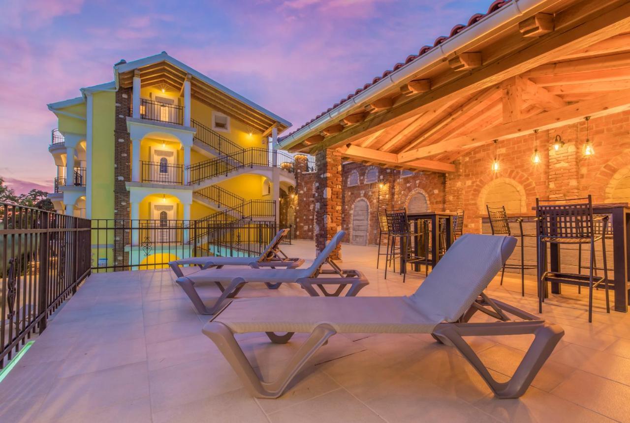 Palace Paulina Residence نوفي فينودولسكي المظهر الخارجي الصورة